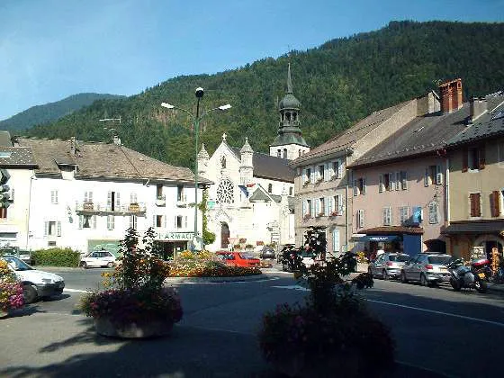 VILLE  DE THÔNES